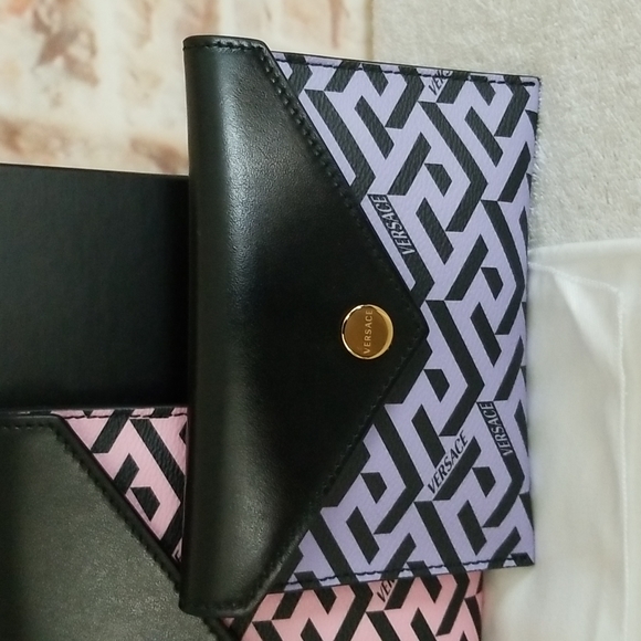 New Versace Greca Printed Envelope Pouch Bag Set (3) - Picture 3 of 14